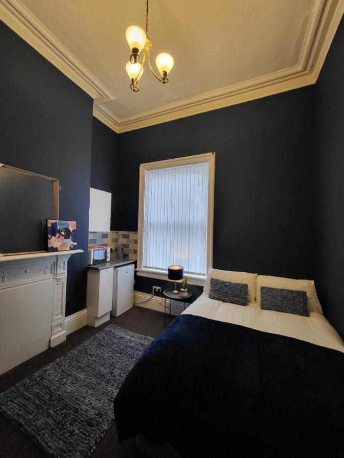 Large Digbeth Double Room Shared Bathroom Бірмінгем Екстер'єр фото