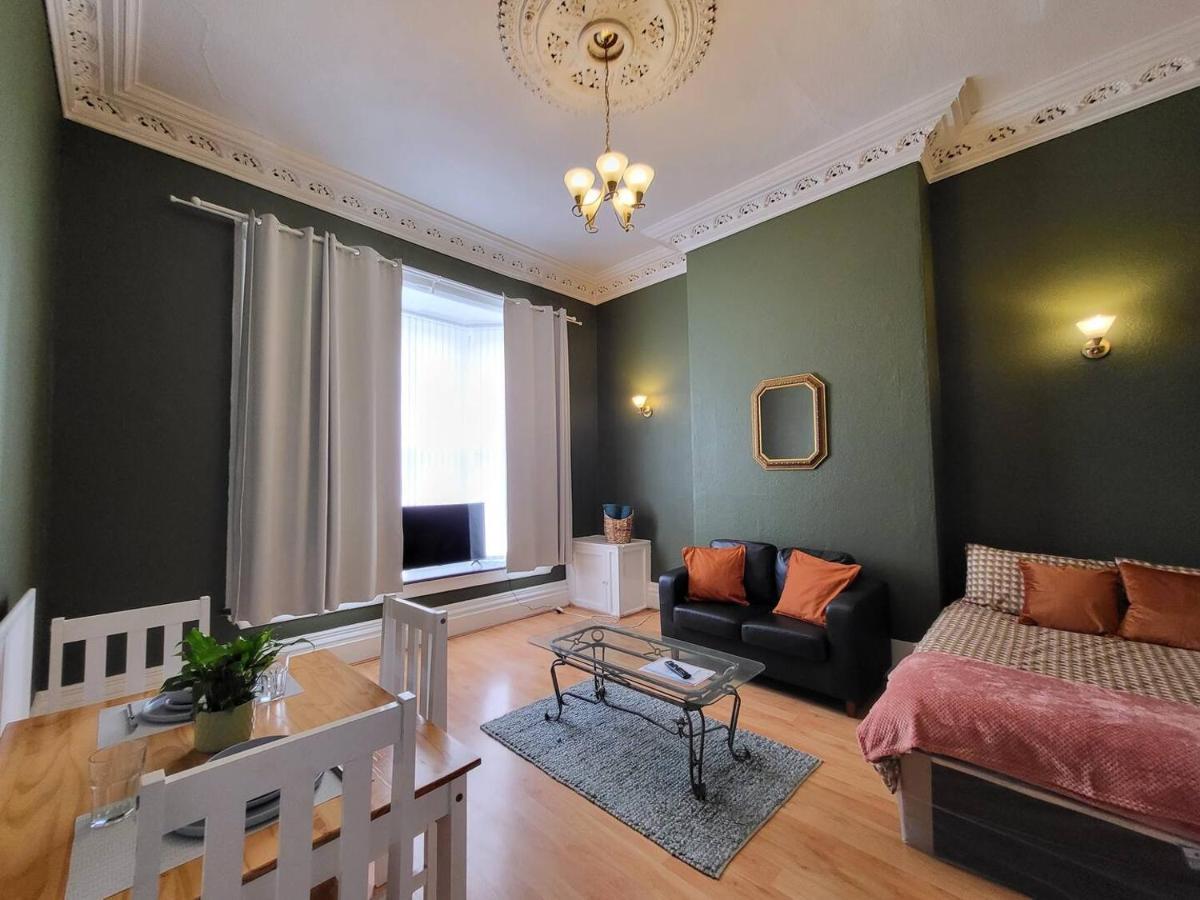 Large Digbeth Double Room Shared Bathroom Бірмінгем Екстер'єр фото