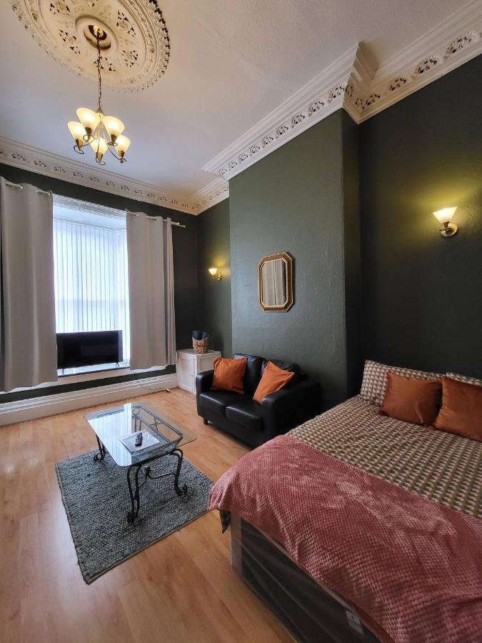 Large Digbeth Double Room Shared Bathroom Бірмінгем Екстер'єр фото