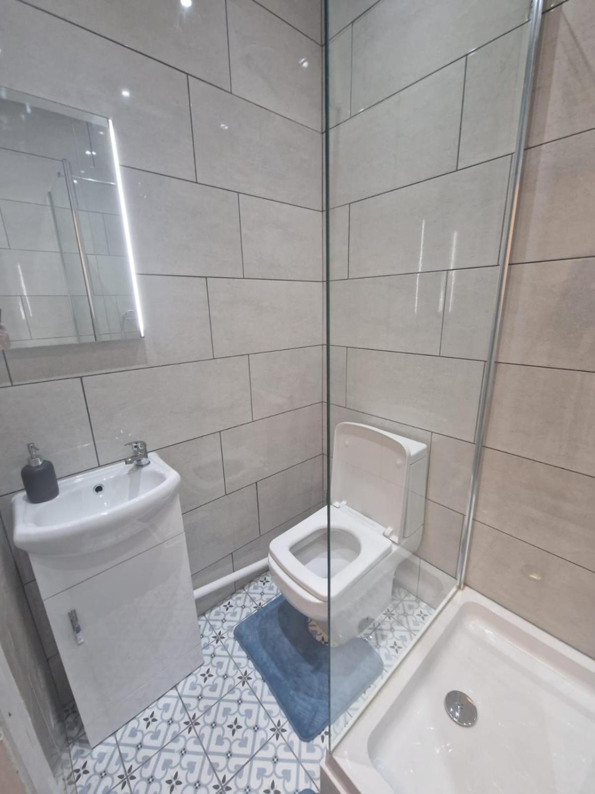 Large Digbeth Double Room Shared Bathroom Бірмінгем Екстер'єр фото